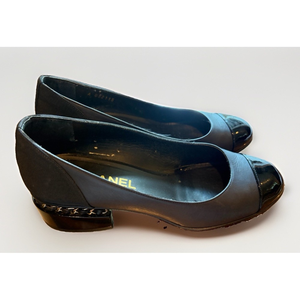 Chanel G32115 Black Leather Grosgrain Trim Patent Toe Chain Block Heel Pumps 38